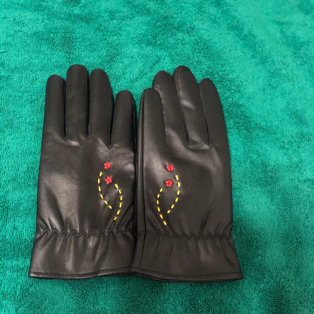 Gloves - Picture 2 of 2